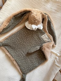 Image 1 of DOUDOU ENVELOPPANT MINI KAKI A POIS