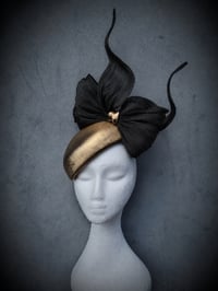 Image 2 of 'Bowie Hugger' in Gold and Black