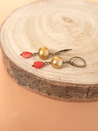 Image 1 of Boucles d'oreilles perle corail