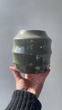 Image 2 of Vase Oliven