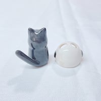 Image 5 of Discount price Tuxedo cat with astronaut helmet ceramic figurine white gold version