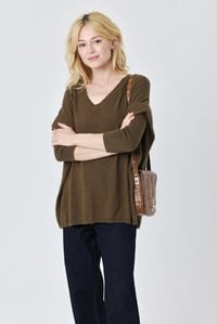 Image 3 of Jersey Gaby Marrón