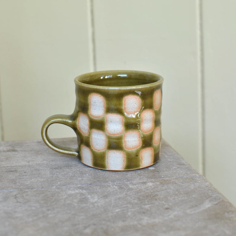 Image of checkered mug pale green 