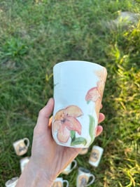 Image 13 of Tiger Lily Hummingbird to go cup