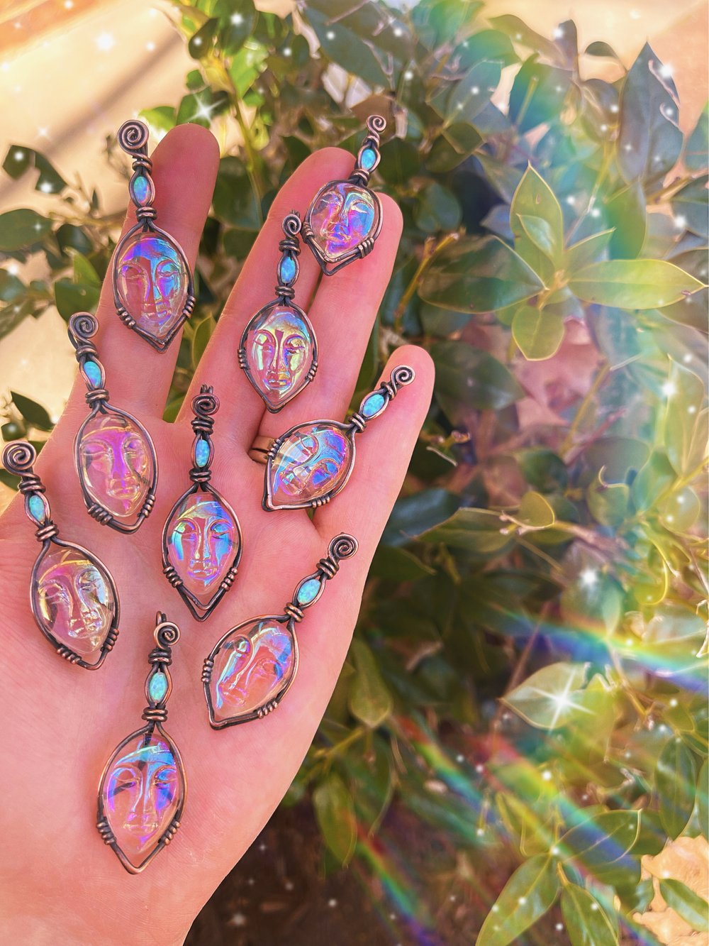 Aura Face Pendantz