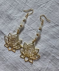 Image 2 of Lotus: Gold
