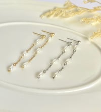 Image 5 of Hanging Chain & Pearls Earrings