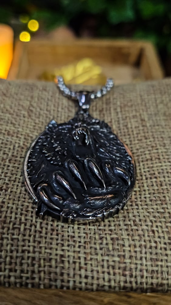 πThe Armored Kingdom Claw of the Mountain Bear Necklace