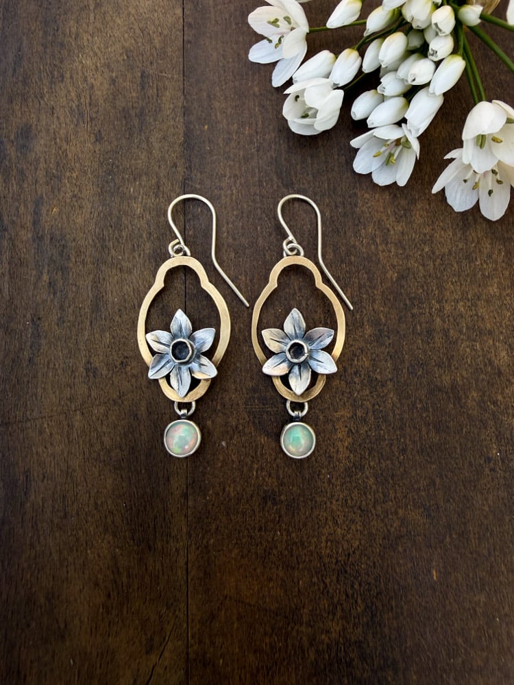 Image of Trumpet of Spring Daffodil Earrings
