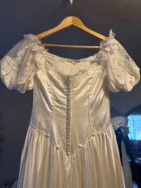 Image 8 of 1980s Satin & Flowers