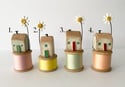 Thimbleville- Bobbin Houses With Daisies 