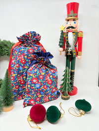 Image 1 of Le Pochon-Cadeau doublé toile de coton Liberty Betsy star marine