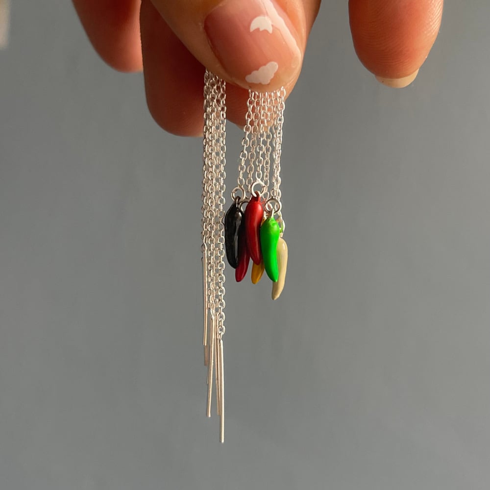 Image of chili thread earring 