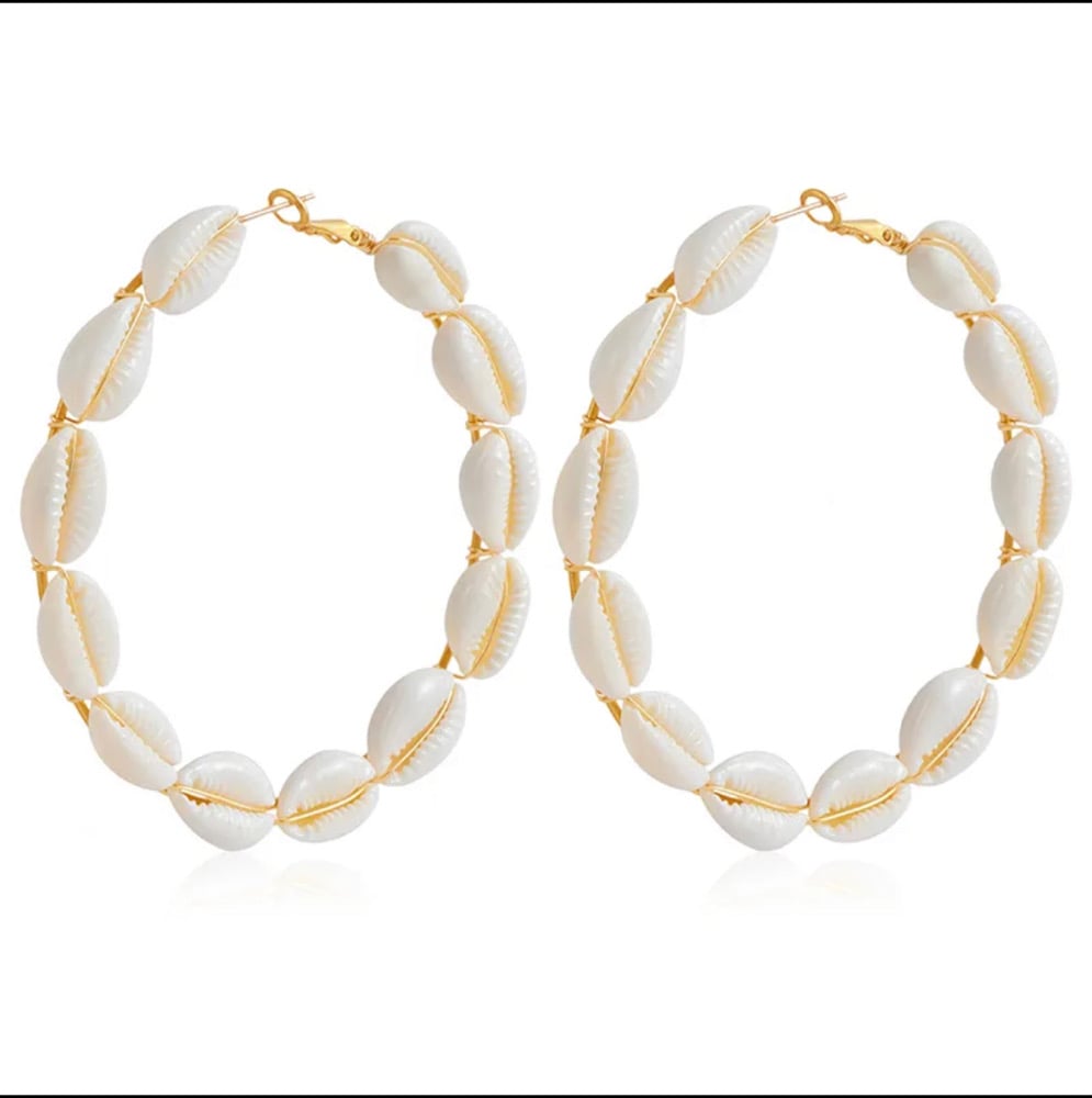 Image of  Casual Hawaiian Vacation Shell Earrings 