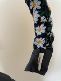 Image 4 of Headbands  • Embroidered daisies • black