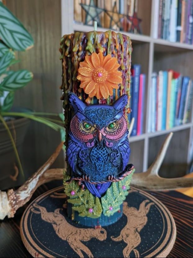 Image of Owl 9" Pillar