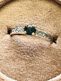 Image 12 of size 9 paisley ring with blue spinel