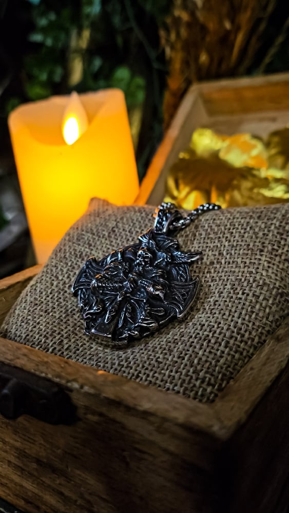 πThe Armored Kingdom Odin Keeper of the Ravens Necklace