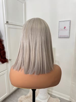 Image of Ash blonde bob luxury (ready to ship) 