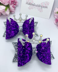 Image 4 of Queens Jubilee Bows