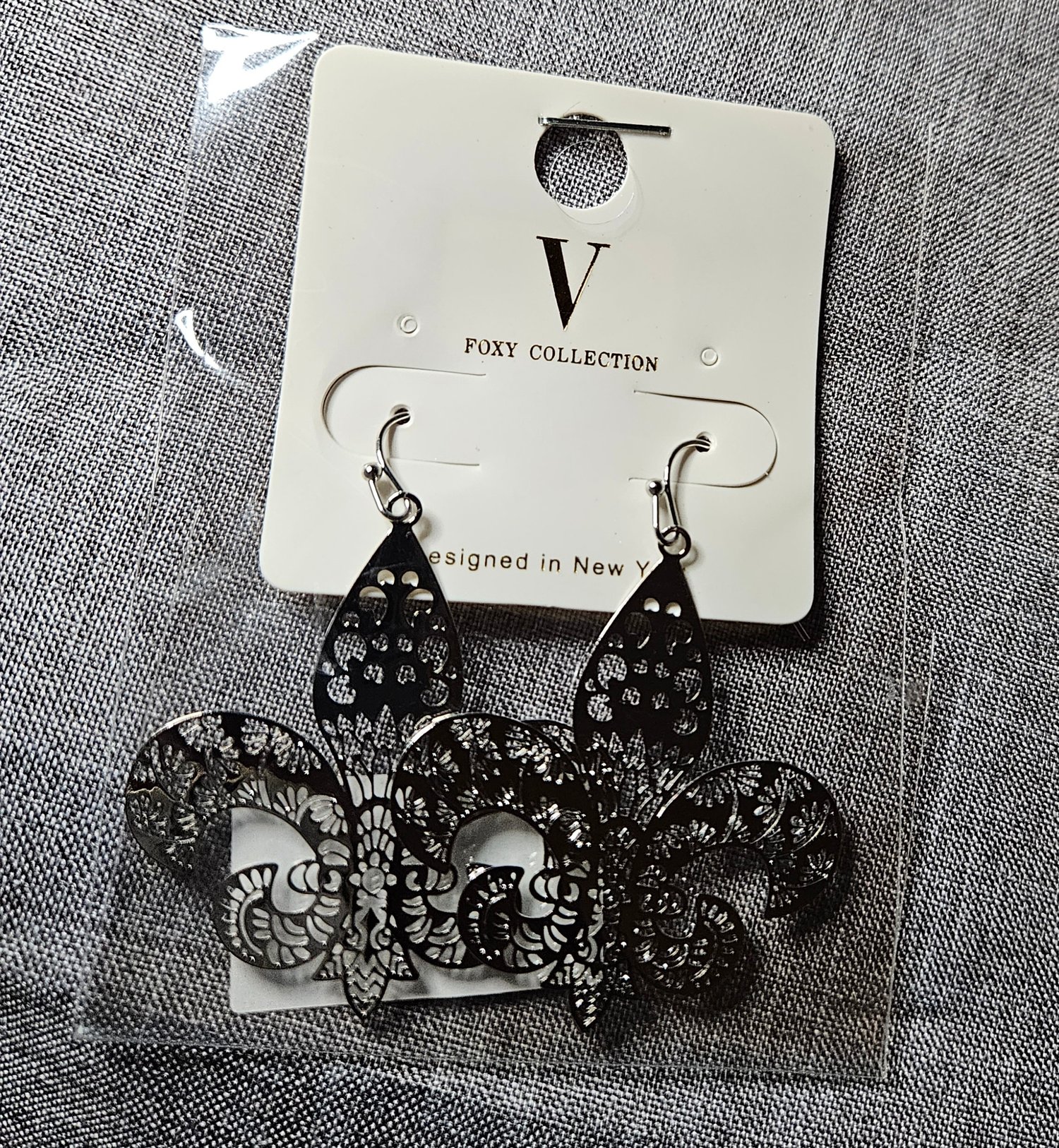 German Silver Stylist Bird Over Flowers Style Earrings with Fish Hook For  Girls and women.