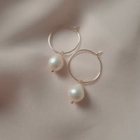 Image 2 of Créoles dorées perles de culture