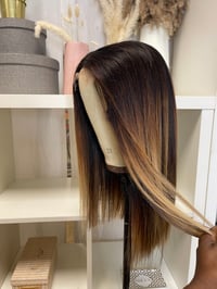 Image 16 of PRÉCOMMANDE Carré long balayage 14’