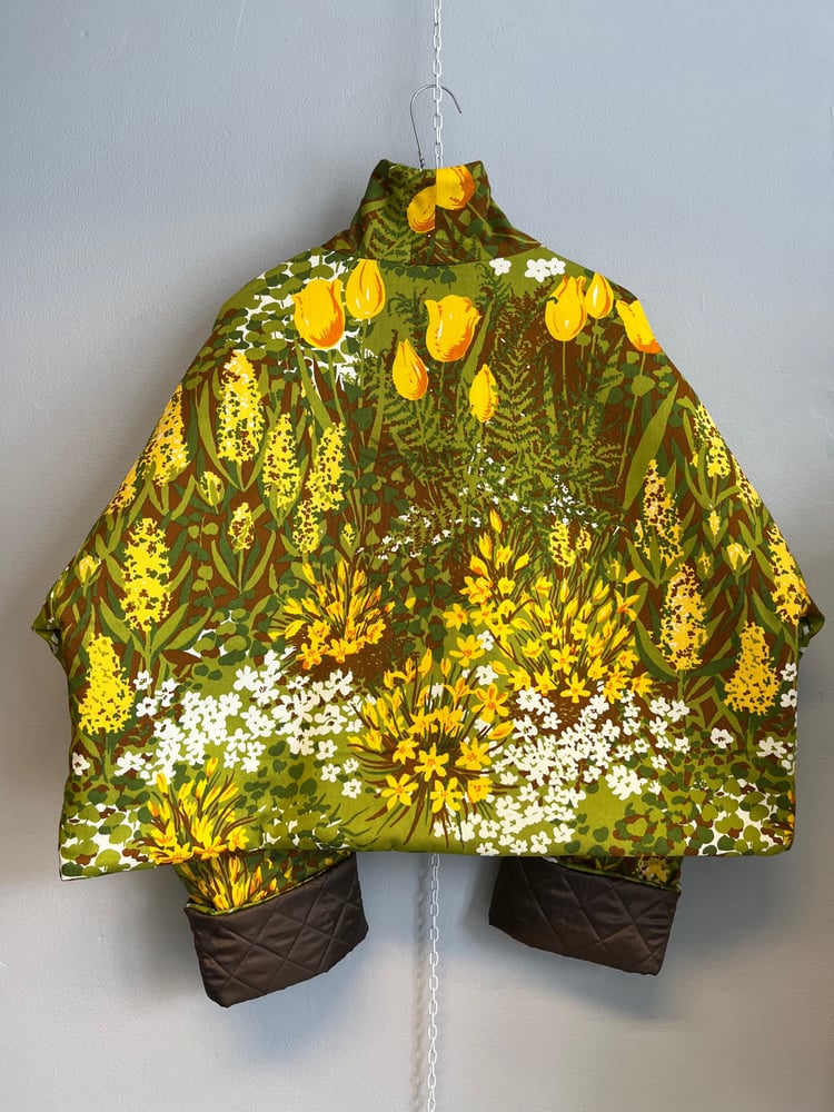Image of Kort jakke med gule tulipaner (s-l)
