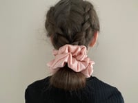 Image 6 of SCRUNCHIE OVERSIZED DIRTY PINK/PUDROWY RÓŻ
