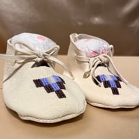 Image 4 of Beaded Baby Moccasins (white)