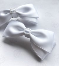 Image 3 of White and Navy Hair Bow