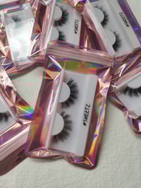 Image 2 of SWEETZ LASHES 