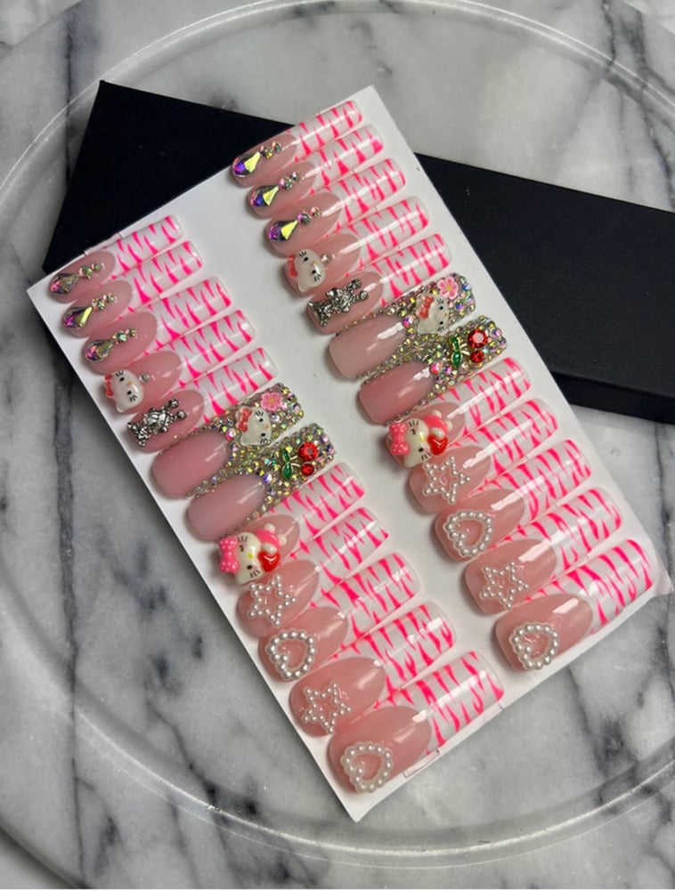 Image of Hello kitty 20 piecd hard gel press on nail set