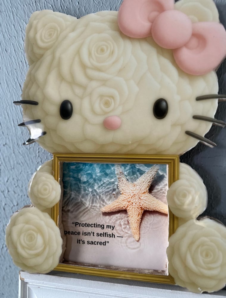 Cream Kitty Frame  