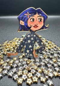 Image 3 of Curious Coraline in Hand 
