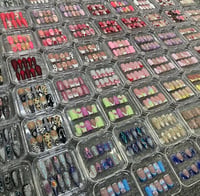 MYSTERY PRESS ON NAILS SET PLEASE READ DESCRIPTION!! 