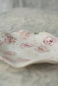 Image 3 of Roses wavy plate