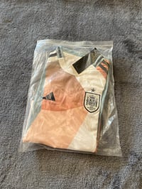 Image 3 of Spain white kit 