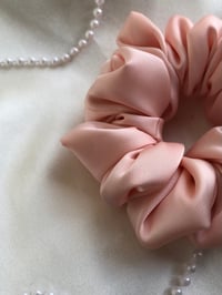Image 4 of SCRUNCHIE STANDARD APRICOT/MORELA