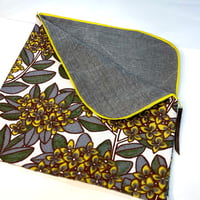 Image 3 of Hydrangea Barkcloth Zip Bag