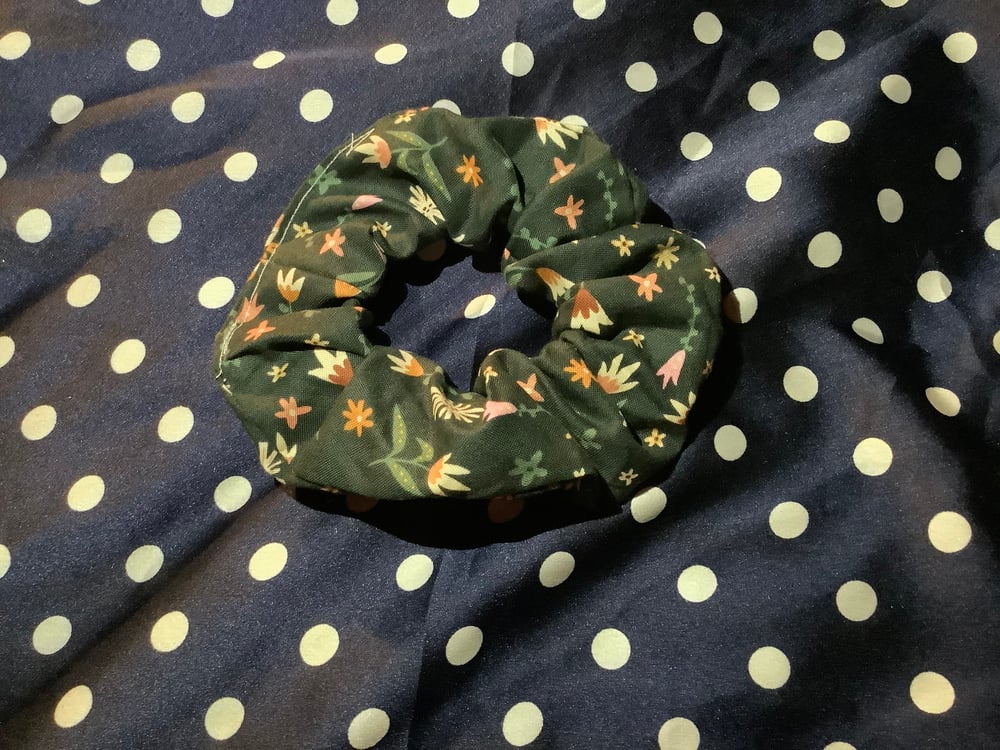 Image of Green Flowers Scrunchies/ Pillow