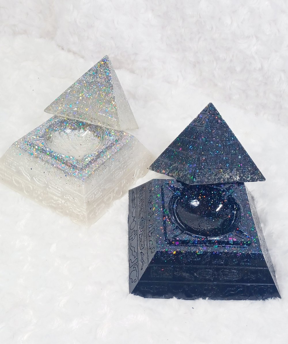 Image of Pyramid Ashtrays 