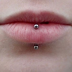 VERTICAL LABRET PIERCING SERVICES