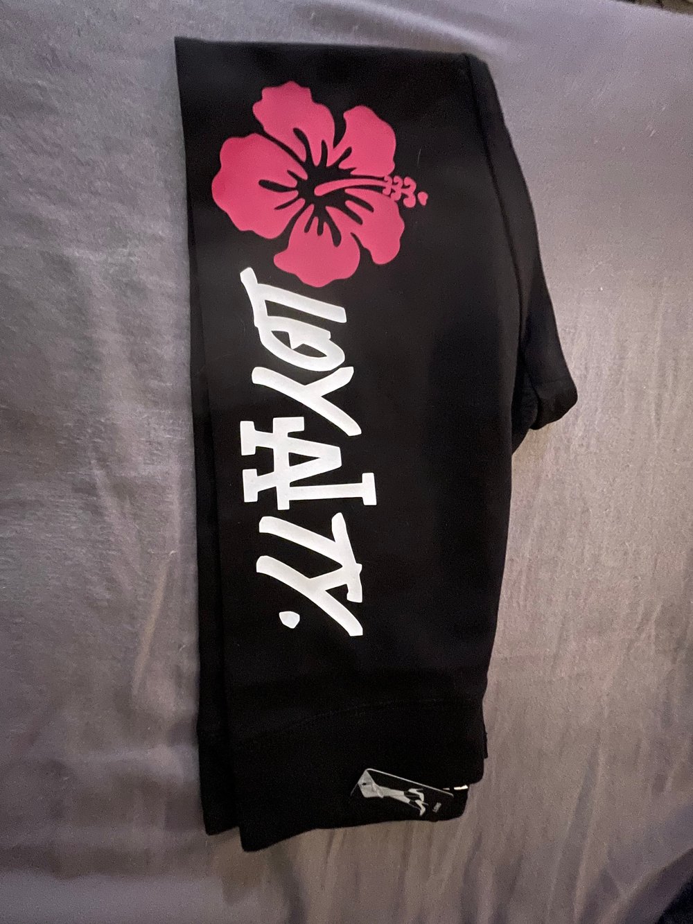 Image of Loyalty Magneta hisbicus 