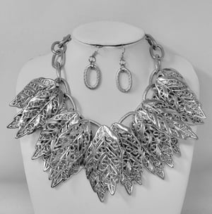 Image of SILVER BIG STYLE LEAF NECKLACE