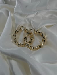 Curved Link Hoop Earrings 