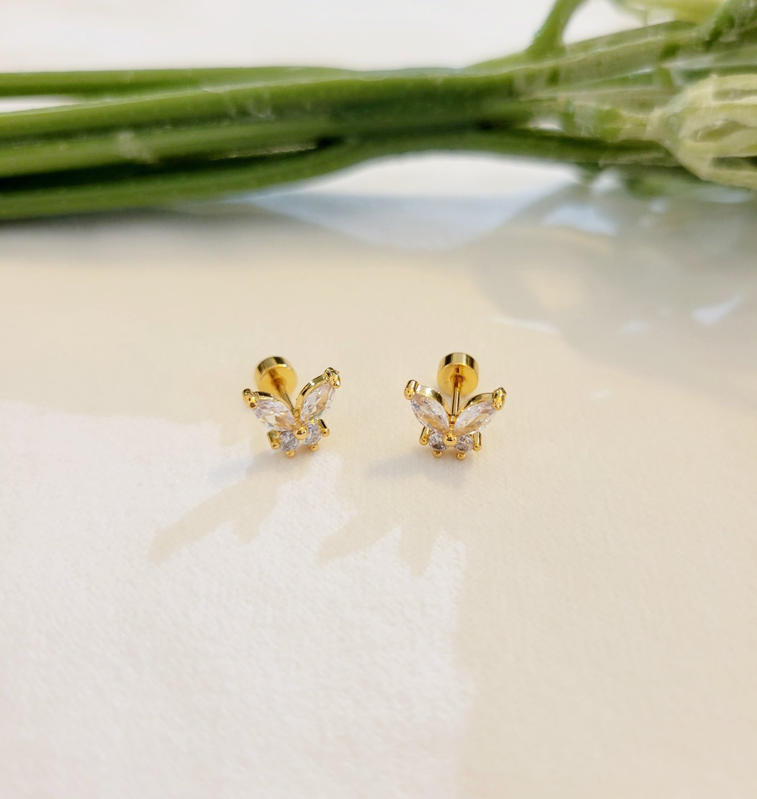 Image of Stud Earrings 