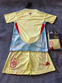 Image 2 of Spain yellow kit