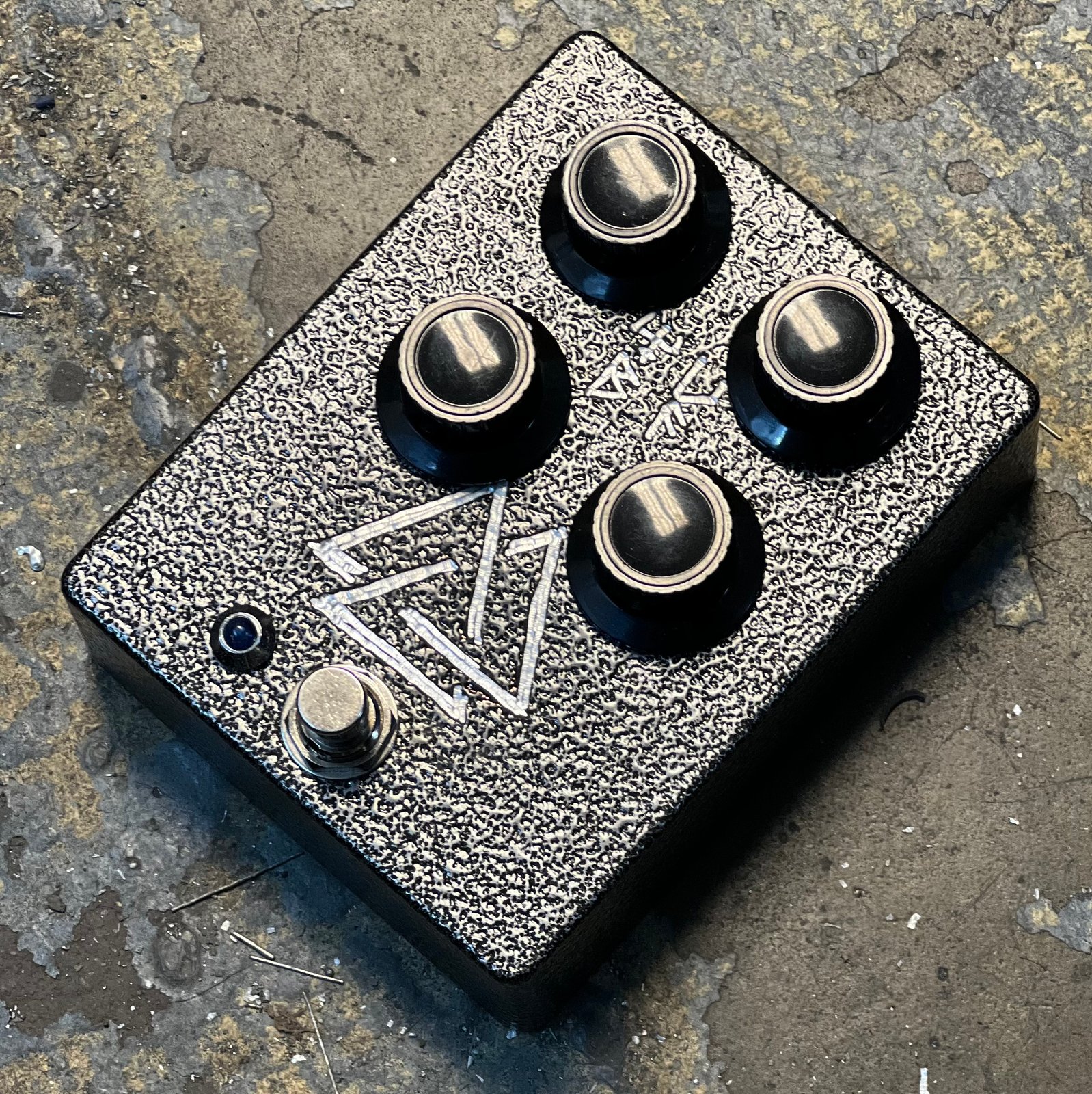 VALKNUT BANDPASS DISTORTION V3 [[PRE-ORDER]] | BLACKHAWK