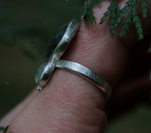 Image of Moss Agate and prehnite leaf ring